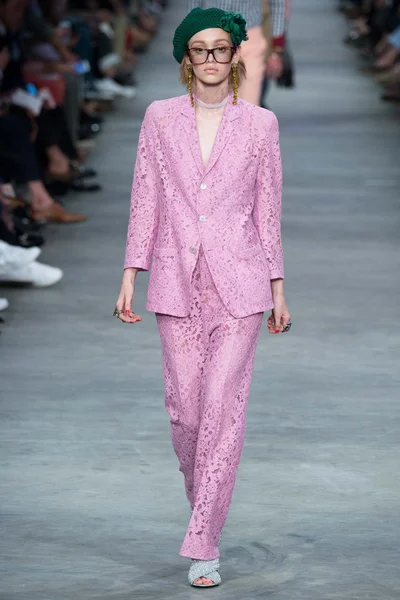 Look 50